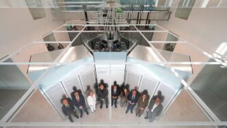 Foto de la inauguración del ordenador quántico