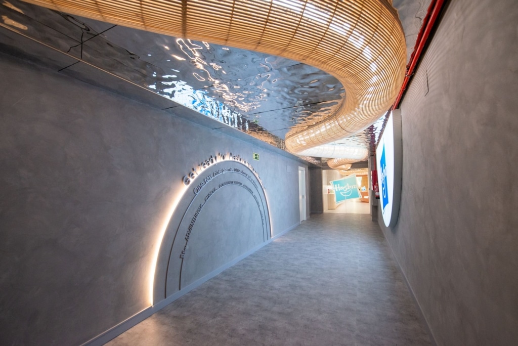 Pasillo de las oficinas de Hasbro