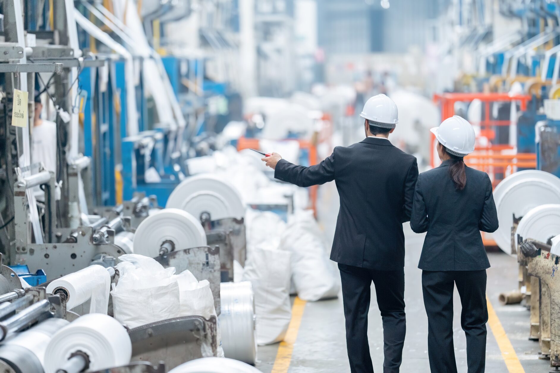 Directivos analizando la producción