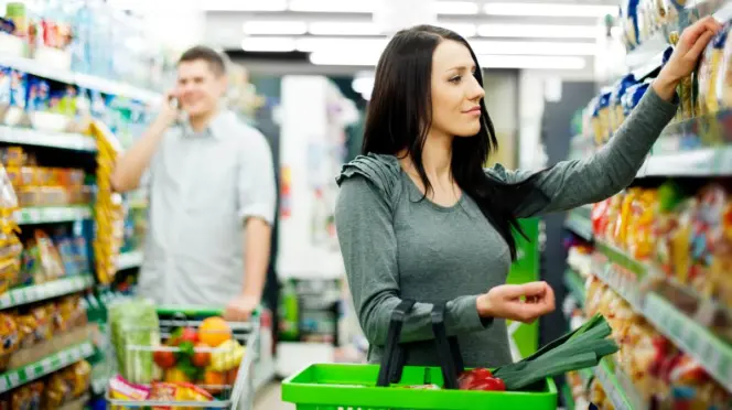 Pareja en Supermercado