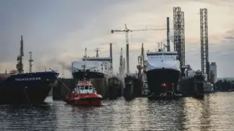 Barcos en un puerto marítimo