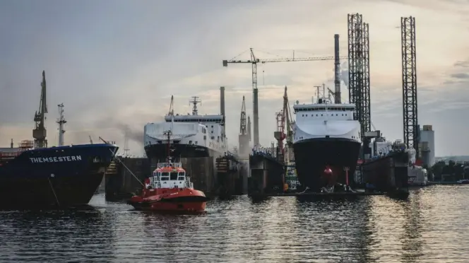 Barcos en un puerto marítimo