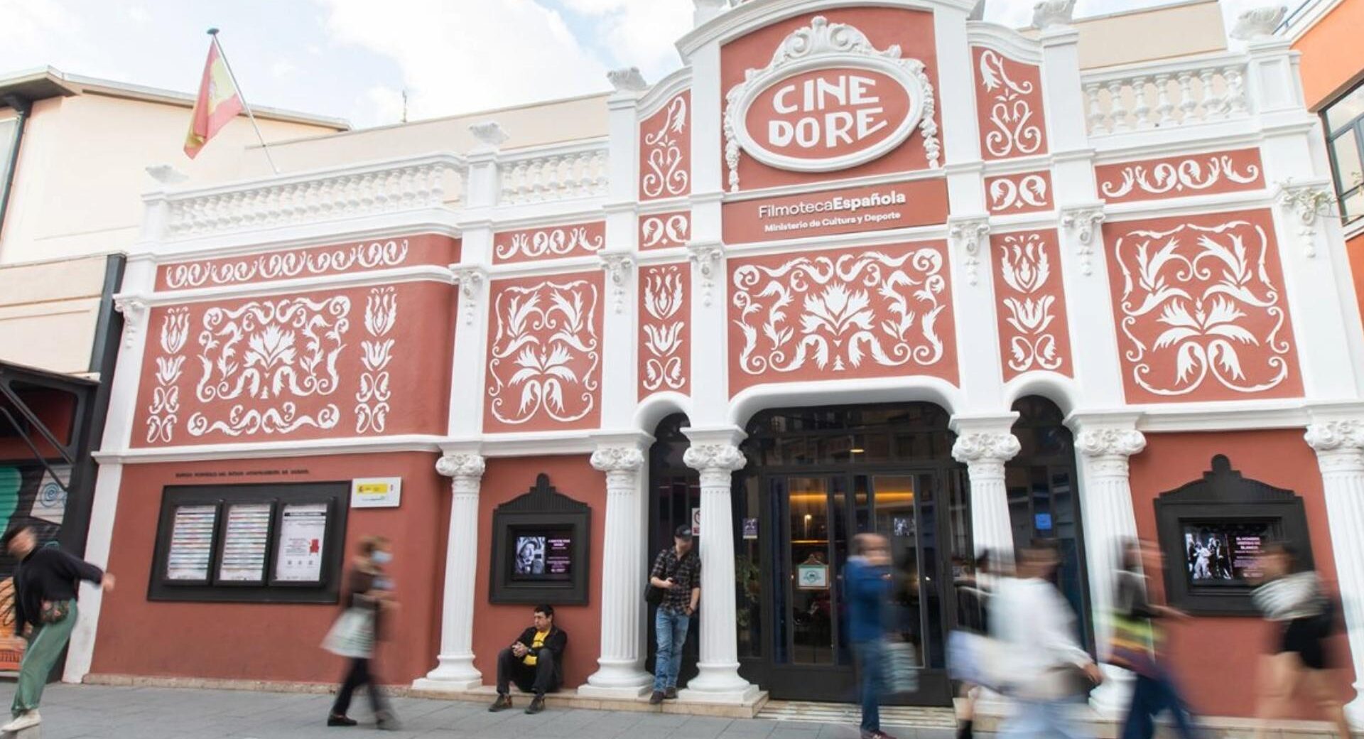 Fachada del Cine Doré