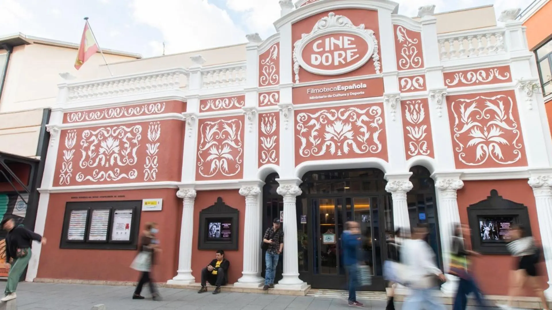 Fachada del Cine Doré