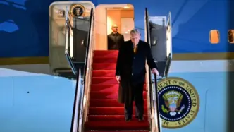 Donald Trump desciende del Air Force One