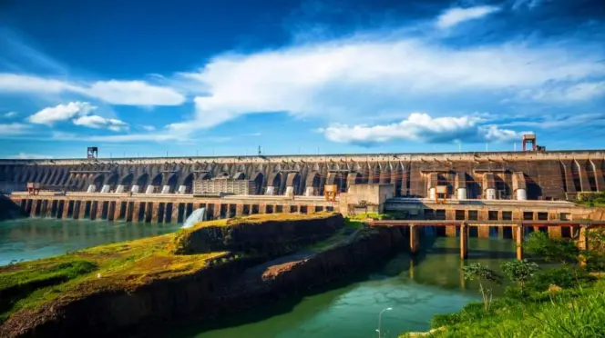 Itaipú: Presa hidroeléctrica