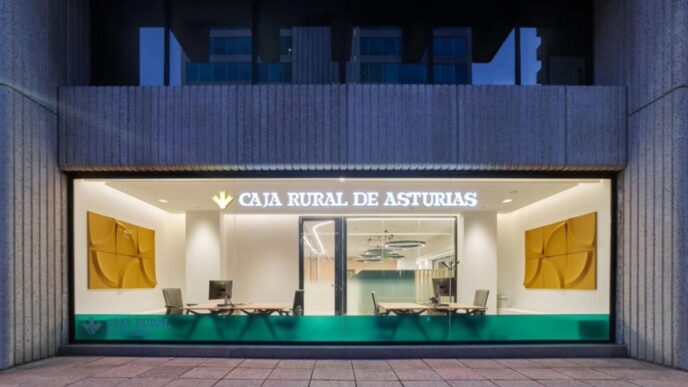 Fachada de las oficinas de Caja Rural de Asturias en Madrid