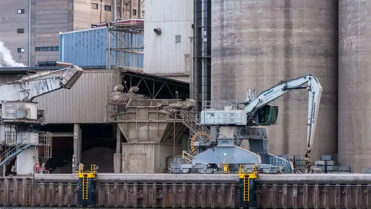 Grua en una fábrica