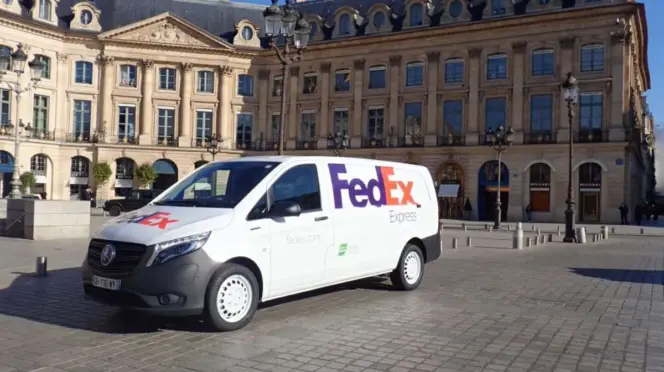 Furgoneta de FedEx