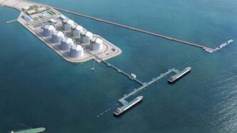 Operaciones en una terminal portuaria industrial de KPC en el mar