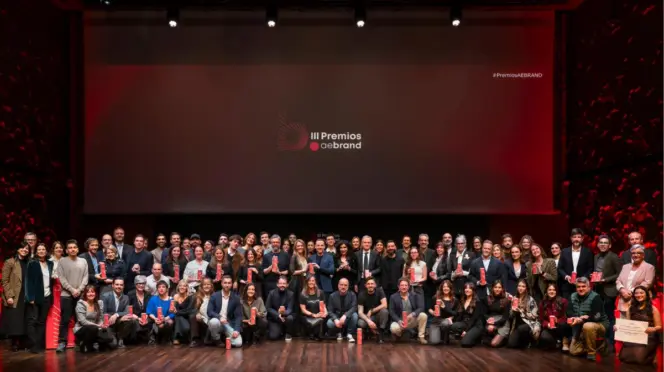 Foto de familia de los premiados