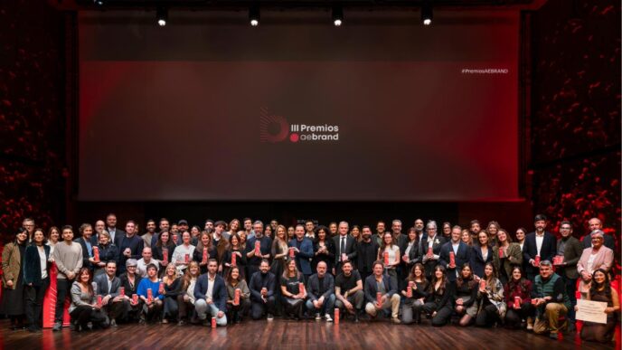 Foto de familia de los premiados