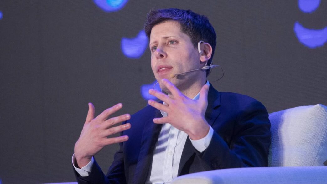 Sam Altman, CEO de OpenAI, durante una presentación