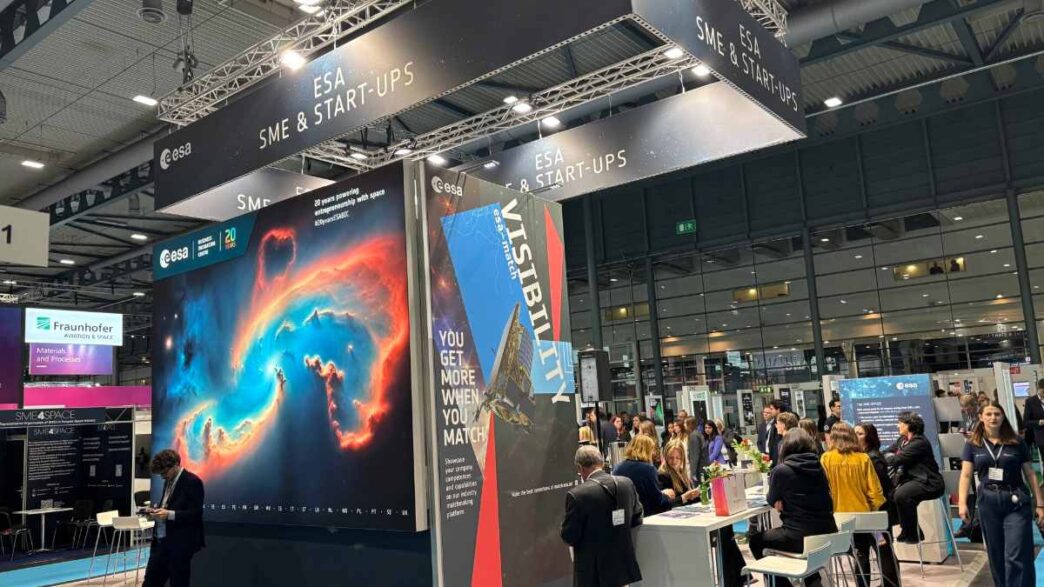 Imagen de una feria de startups de ESA
