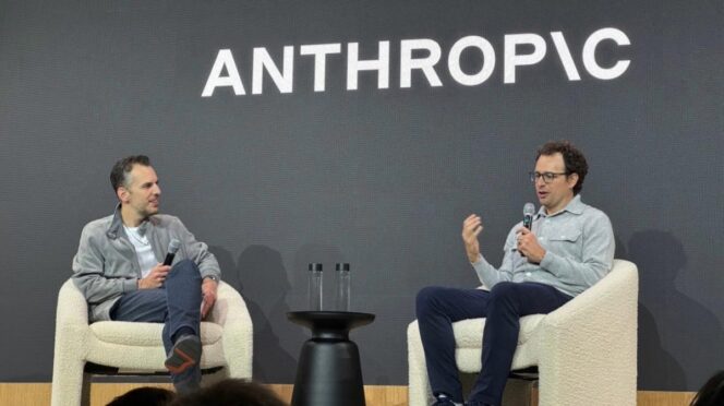 Dario Amodei, CEO de Anthropic durante una charla