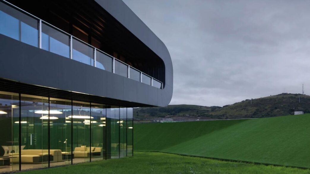 Fachada de las oficinas de IDOM en Bilbao