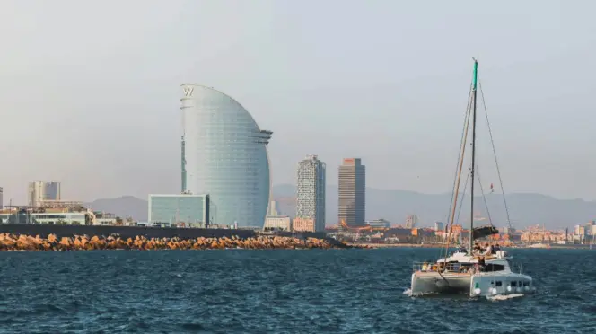 Vista desde el mar de Barcelona
