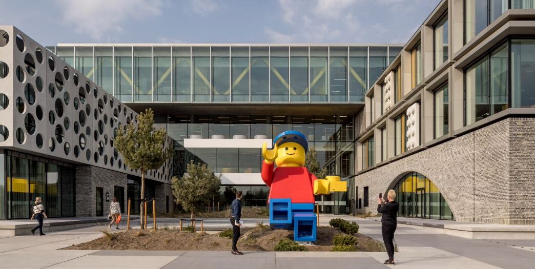 Entrada al Campus LEGO