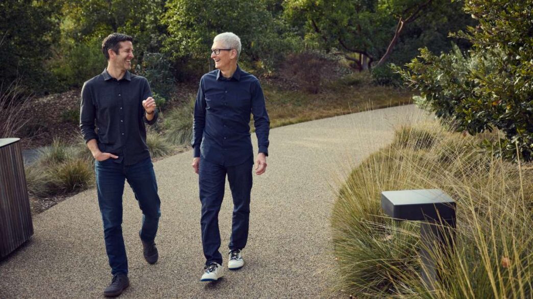 Tim Cook y John Ternus