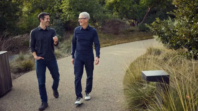 Tim Cook y John Ternus