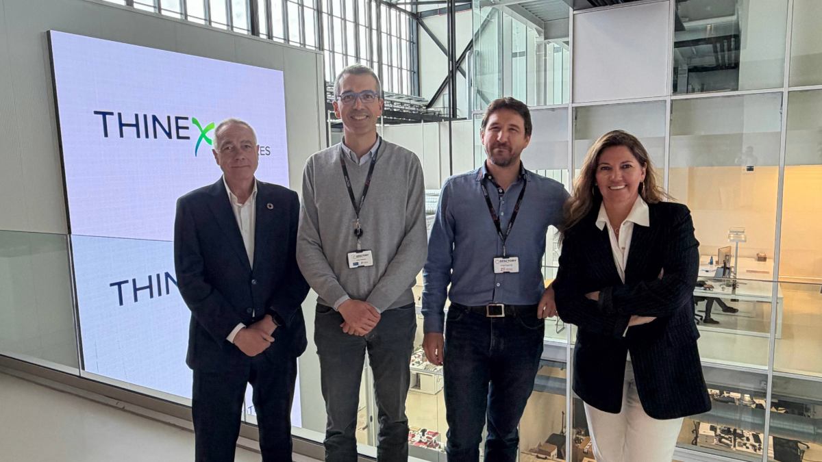 Foto de familia durante la presentación