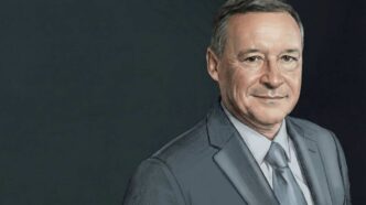 Ilustración de Ángel Simón, ejecutivo nominado por la SEPI a la Presidencia de Indra :: Propós