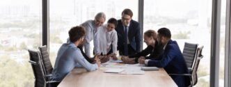 Un grupo de managers reunidos