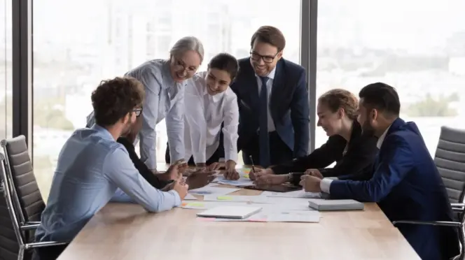 Un grupo de managers reunidos