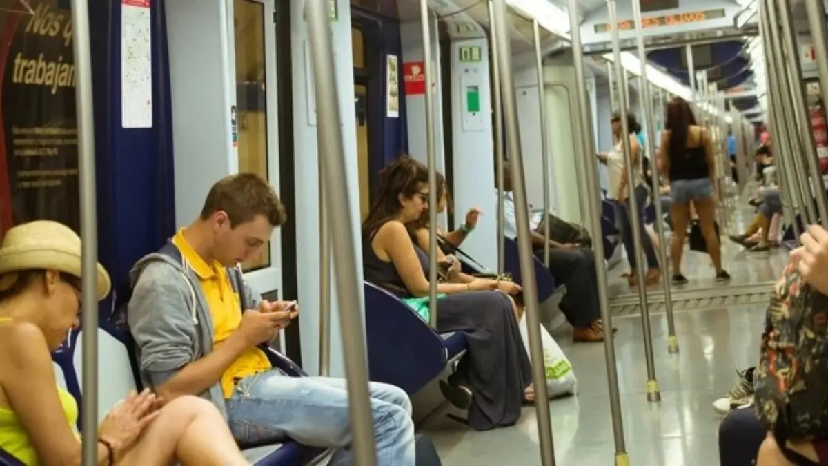 Viajeros en el metro