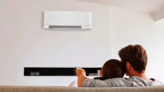 Familia con aire acondicionado