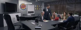 Imagen creada con IA de una reunión de un comité de crisis