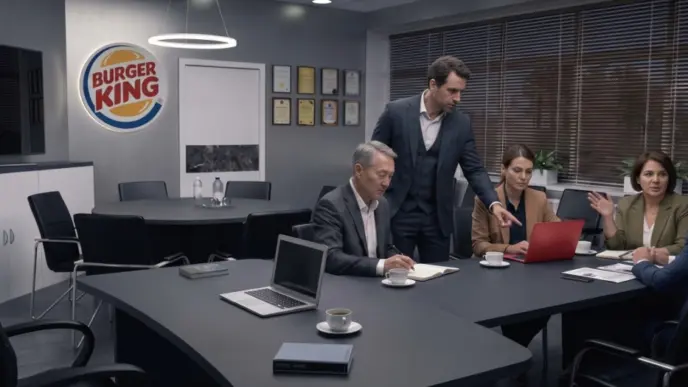 Imagen creada con IA de una reunión de un comité de crisis