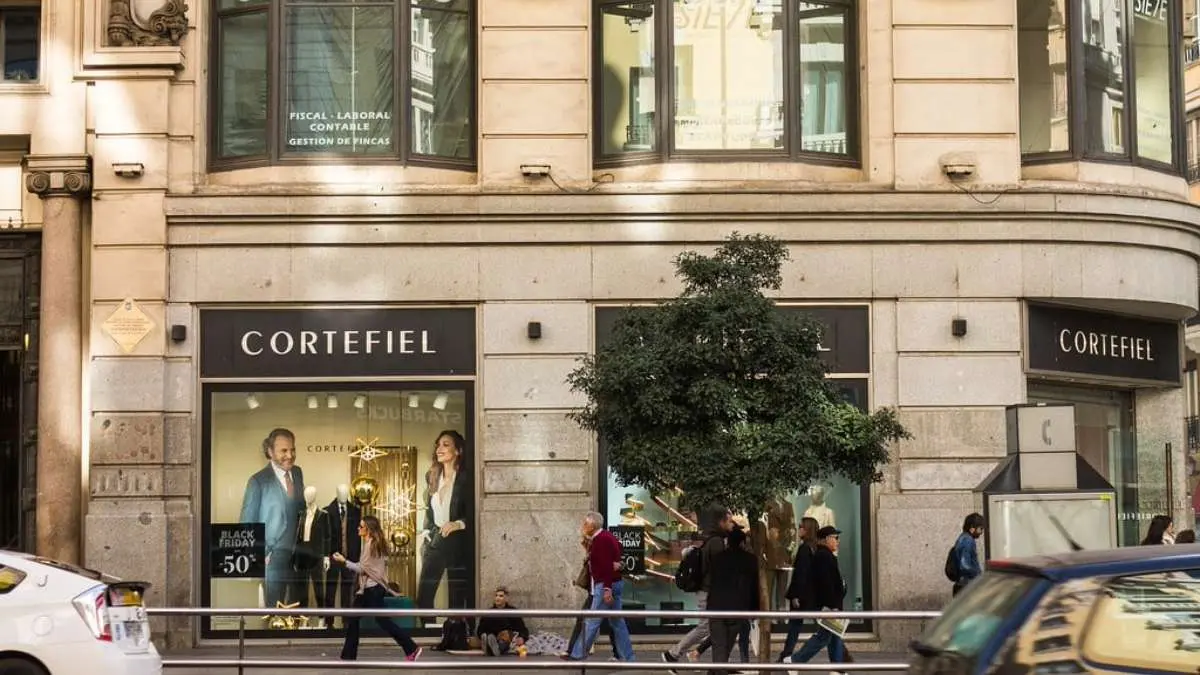 Escaparate de una tienda Cortefiel