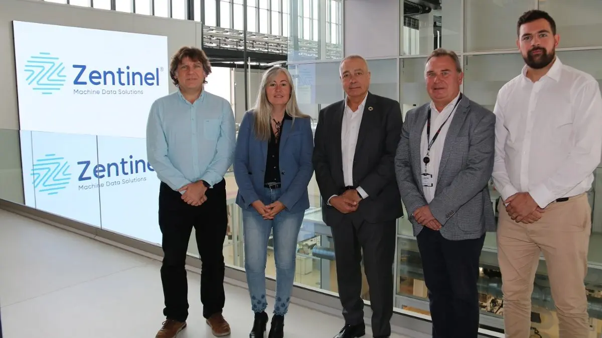 Equipo de Zentinel junto a Pere Navarro, delegado especial del Estado en el CZFB